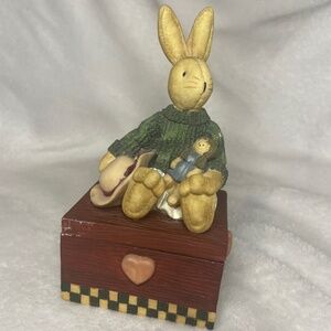 Benjamin Bunny trinket box